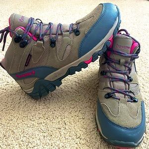 BEARPAW CORSICA SUEDE WATERPROOF HIKING BOOTS, SIZE 11 women